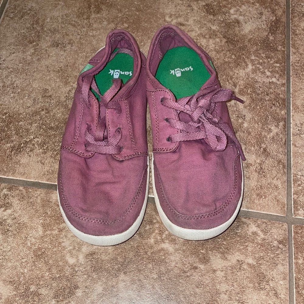VERY Gently Used Sanuk Girls Sneakers